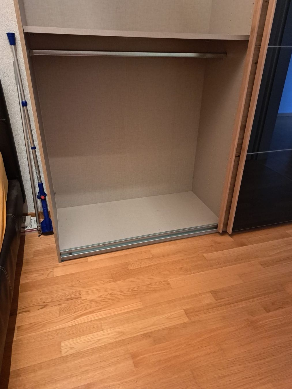 Schränke: Neuwertiger Kleiderschrank – Gebraucht aus Pfungen von Janice_2601 4