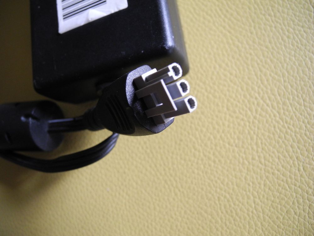 HP Netzteil 0950-4401 AC Power Adapter | Kaufen auf Ricardo