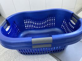 Wäschekorb Kunststoff blau mit grauen Griffen gebraucht