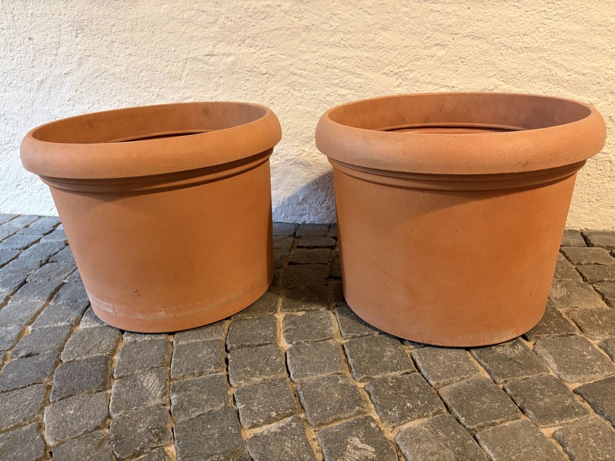 Vasi per fiori: Lot de 2 pots de fleurs en plastique – Usato da Coppet venduto da ACBL