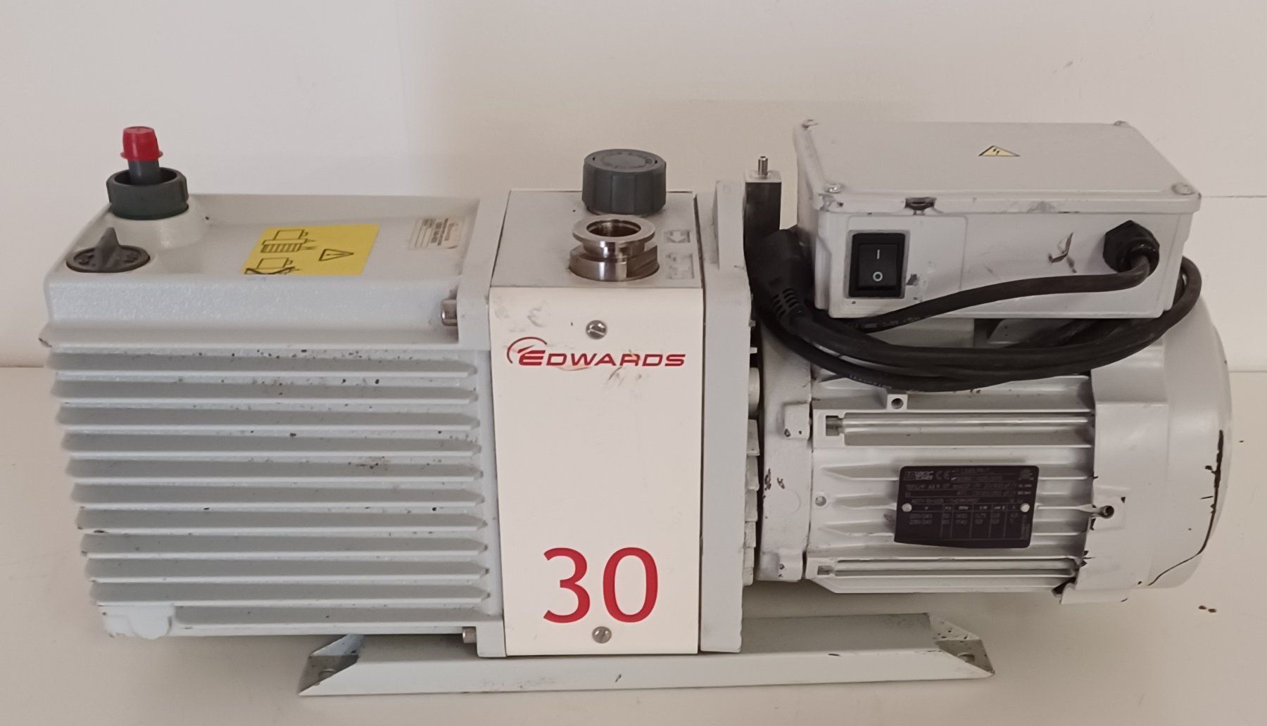 Accessori da laboratorio: Edwards 30 L590PR – Usato da Niederdorf venduto da LeptonAG_Labor 3