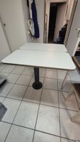 Einsäulentisch mit zwei Tischplatten, Sockelfuss schwarz