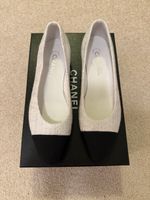 Ballerines Chanel en tweed blanc et noir, taille 38.5