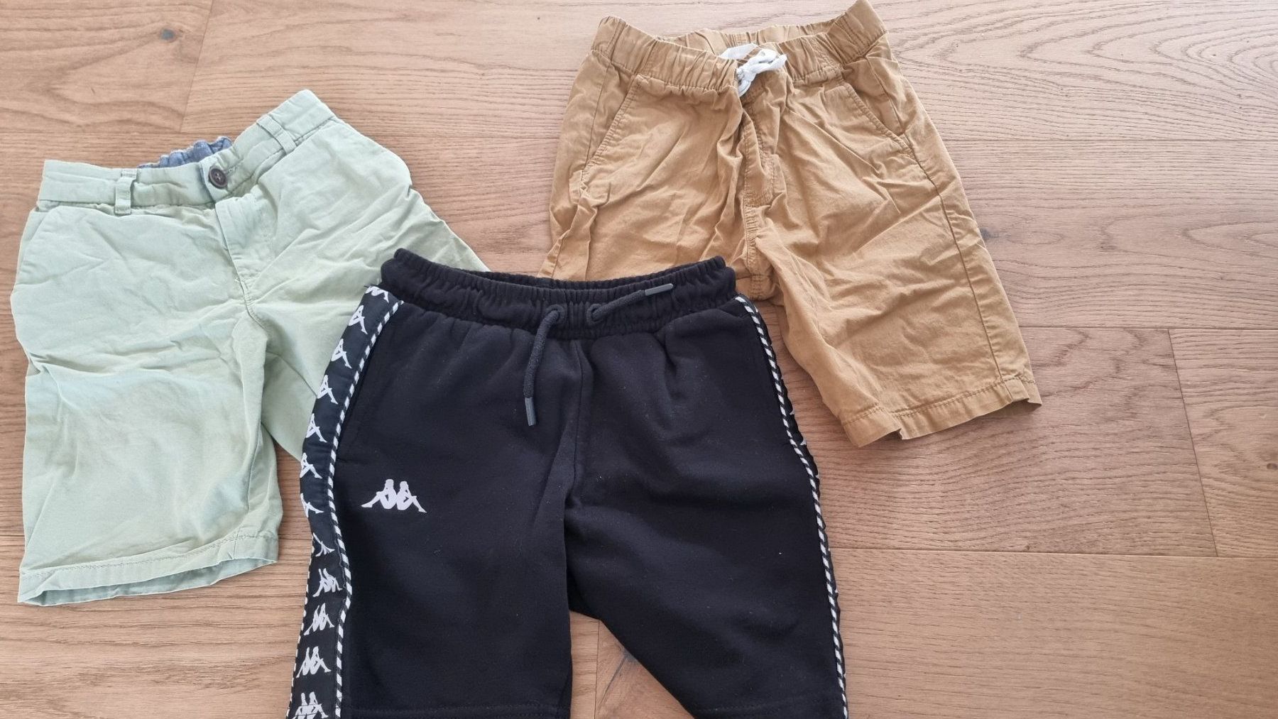 Pantaloni: 3 Shorts, 122/128 – Usato da Buttikon SZ venduto da Limo180