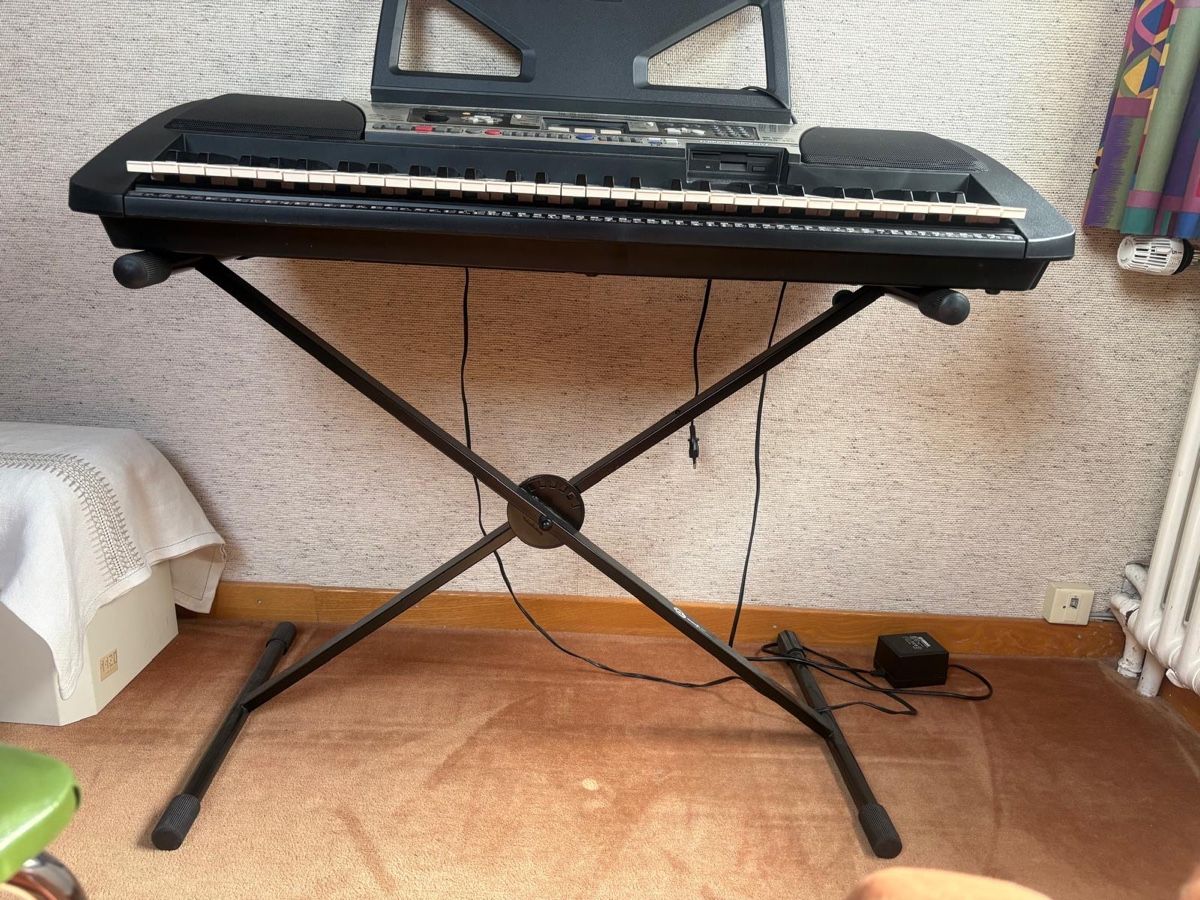 Yamaha Musikinstrumente: Yamaha PSR-350 Keyboard mit Ständer – Gebraucht aus Bauma von Clozza78 1