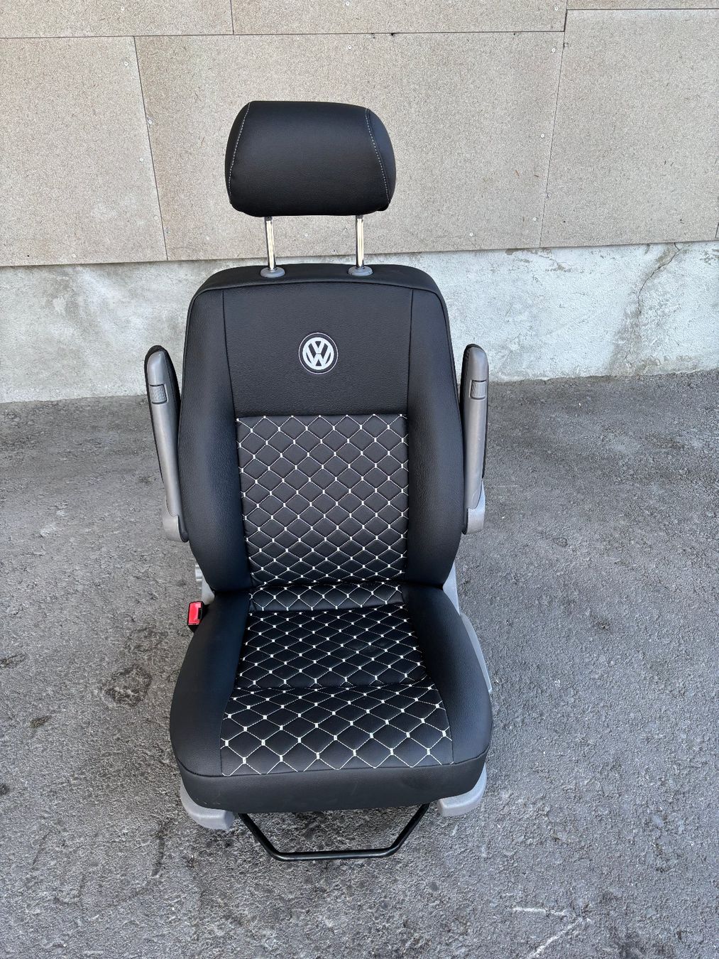 VW Tutti pezzi di ricambio auto: VW T5 Fahrersitz – Usato da Gams venduto da mir_n5kk