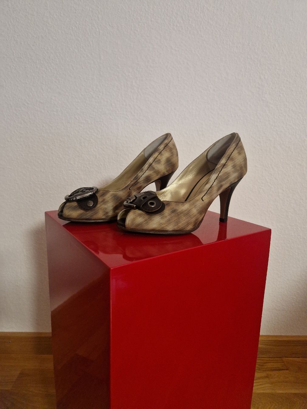 Scarpe da donna: Damen Stöckelschuhe – Usato da Bern venduto da Dekthai