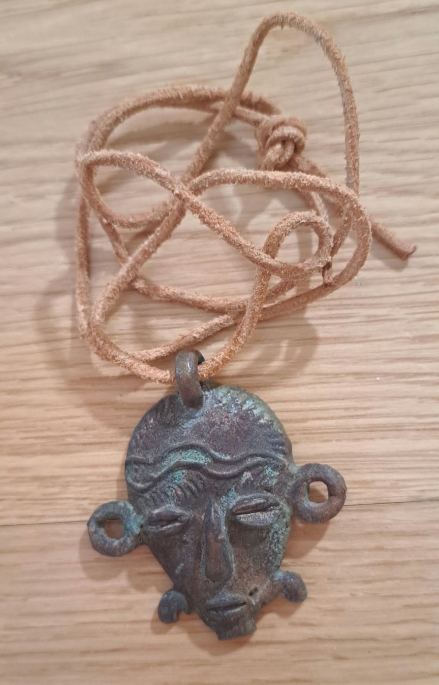 Ciondoli: Handgefertigte afrikanische Messing- oder Bronzeanhänger? – Usato da Richterswil venduto da Viorella 1
