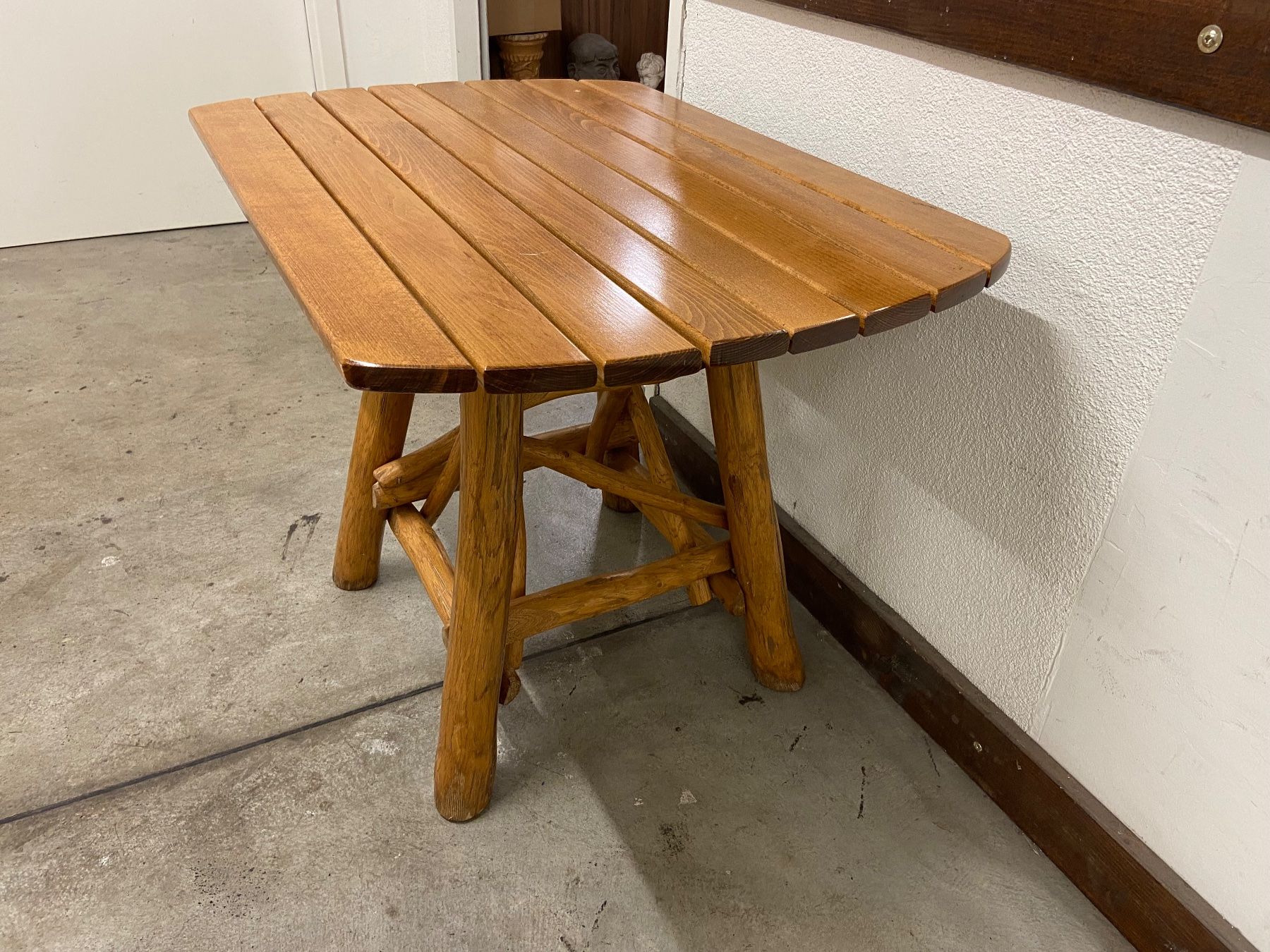 Tavoli: HOLZTISCH FÜR GARTEN/BALKON – Usato da Dietikon venduto da brocki-eyra 3