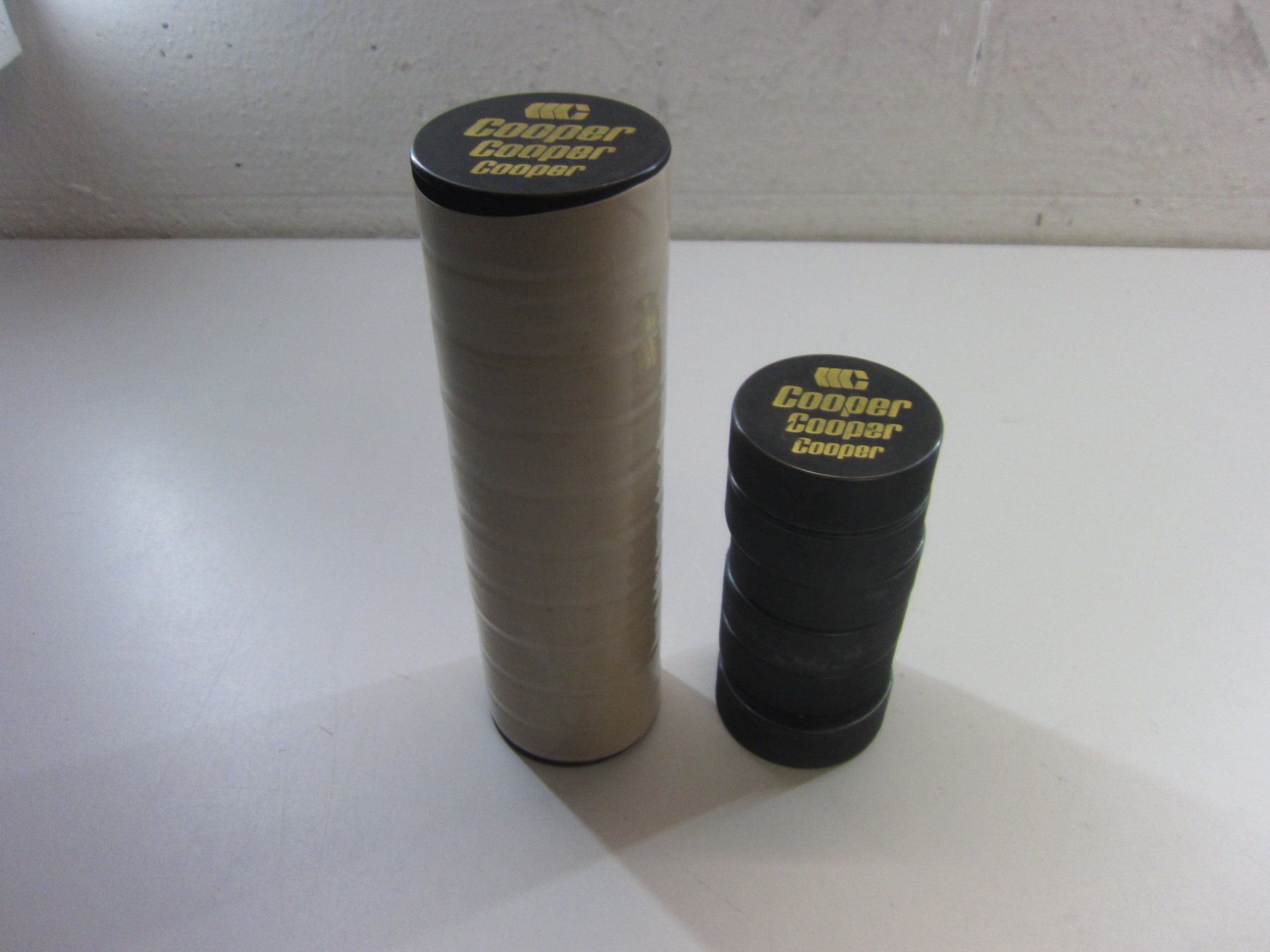 Palloni: 16 Pucks Cooper – Nuovo e nell'imballaggio originale da Kilchberg ZH venduto da Cuculus1