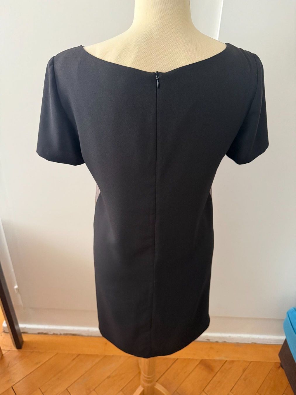 Kleider: Robe droite noire – Neu (gemäss Beschreibung) aus Le Locle von tchanatakoua 4