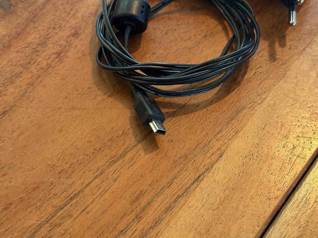 Caricabatterie: Netzteil / Ladegerät 5V 1.5A mit Mini-USB Anschluss – Usato da Muri AG venduto da Ludrigen 1