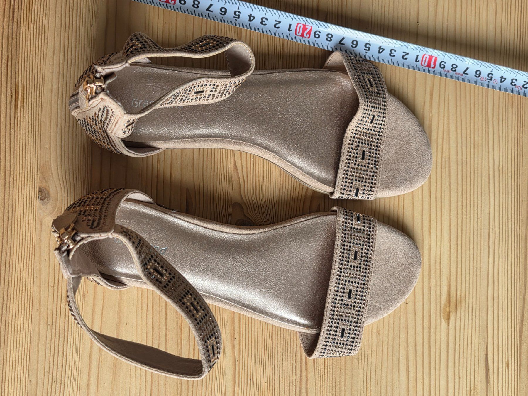 Scarpe da donna: beige/hellbraun Sandale, 39, neuwertig – Usato da Liestal venduto da ITOlio 1