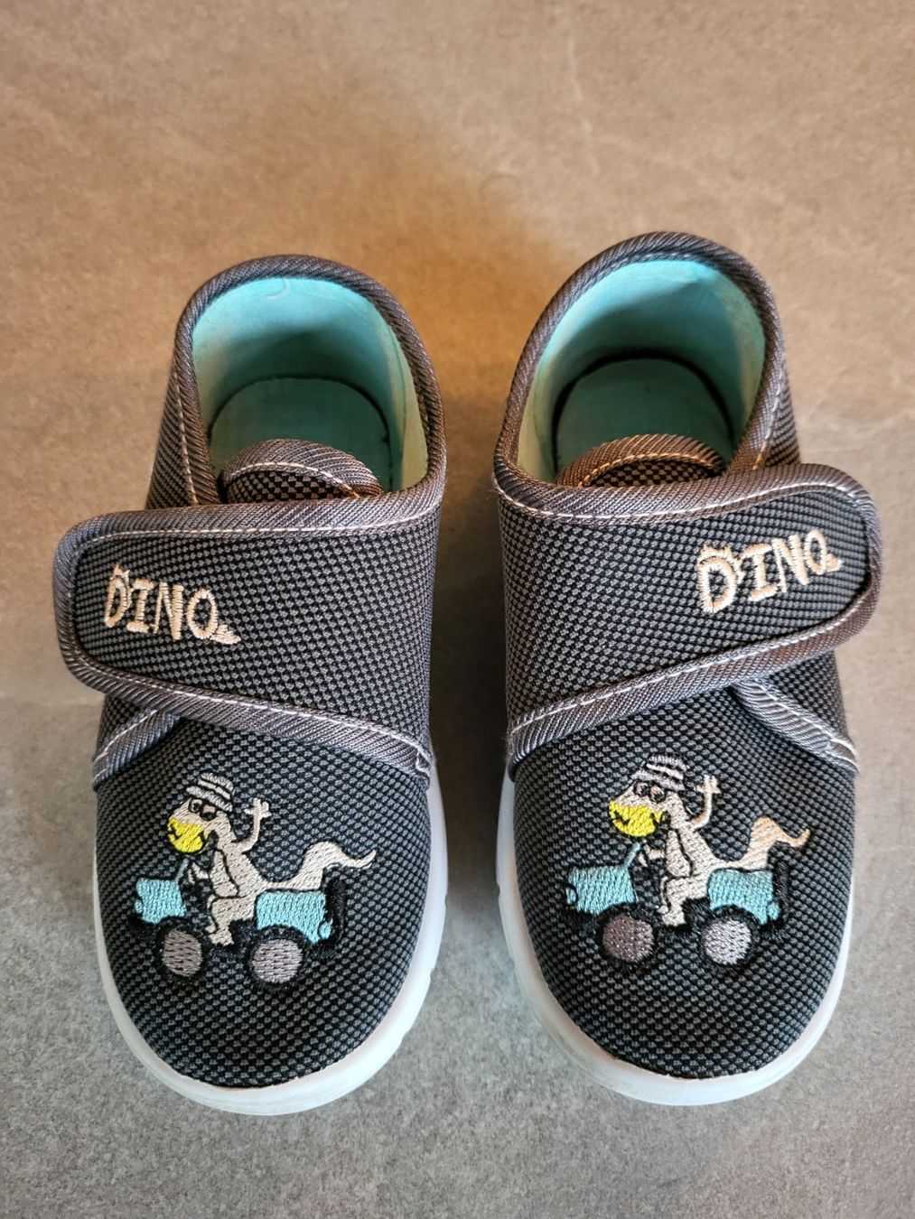 Schuhe für Jungen: Vty Hausschuhe Dino Gr. 24 – Gebraucht aus Oberwangen TG von Murmel82