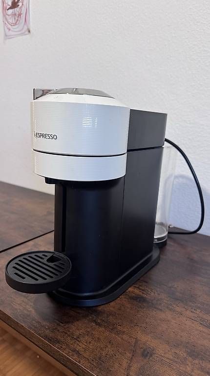 Machines à café & Machines à expresso: Nespresso Vertuo Next weiss – D'occasion à Bülach par gli_2bng 1