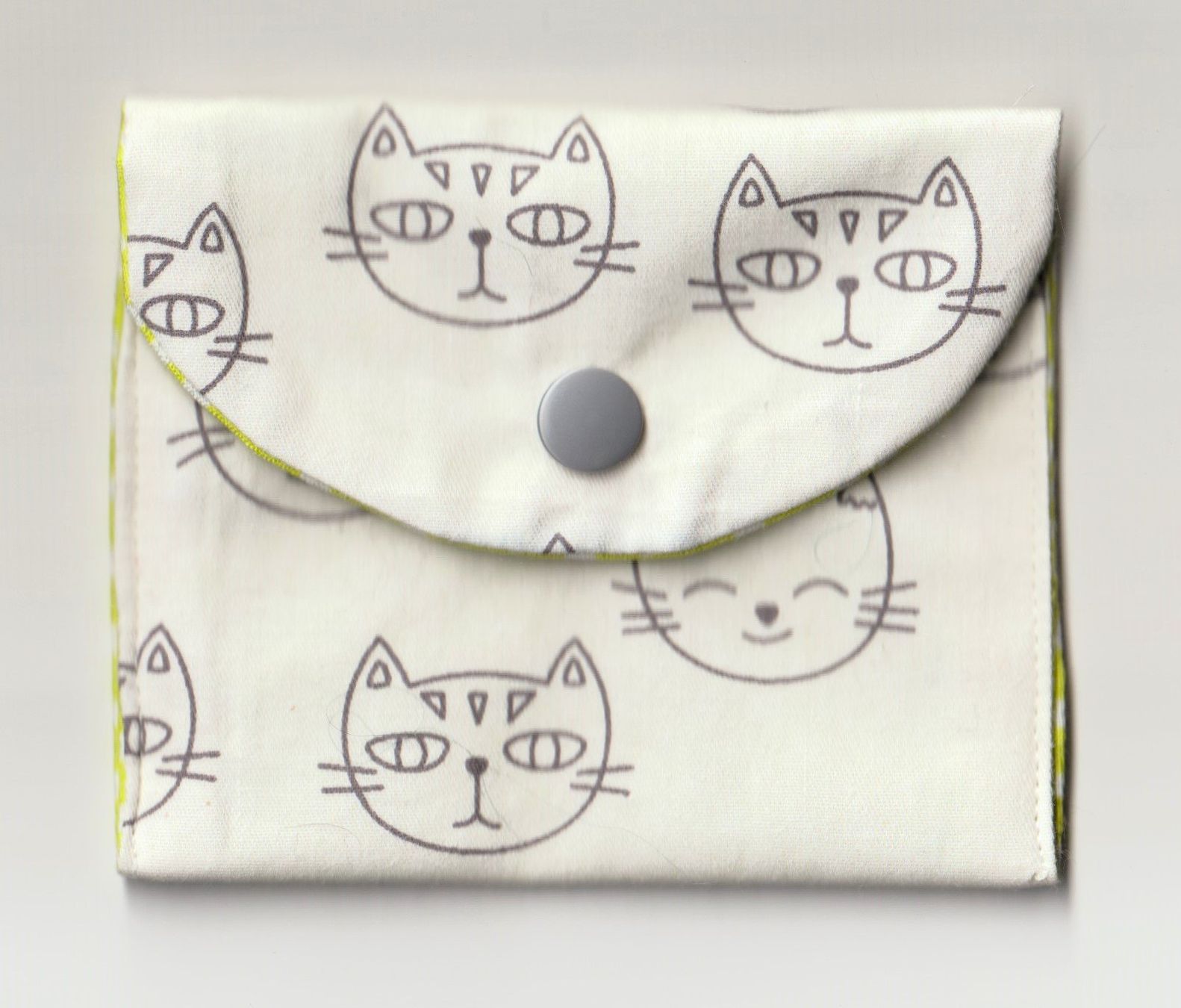 Portafogli: Portemonnaie mit Katzen, Handarbeit – Nuovo (secondo la descrizione) da Kriens venduto da Kraeutergarten