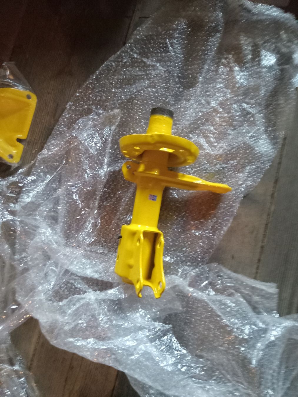 Audi Tutti pezzi di ricambio auto: Federbein Audi 80,90,coupe 8A0412034  8A0412033 set – Usato da Obergösgen venduto da typ_qb9v