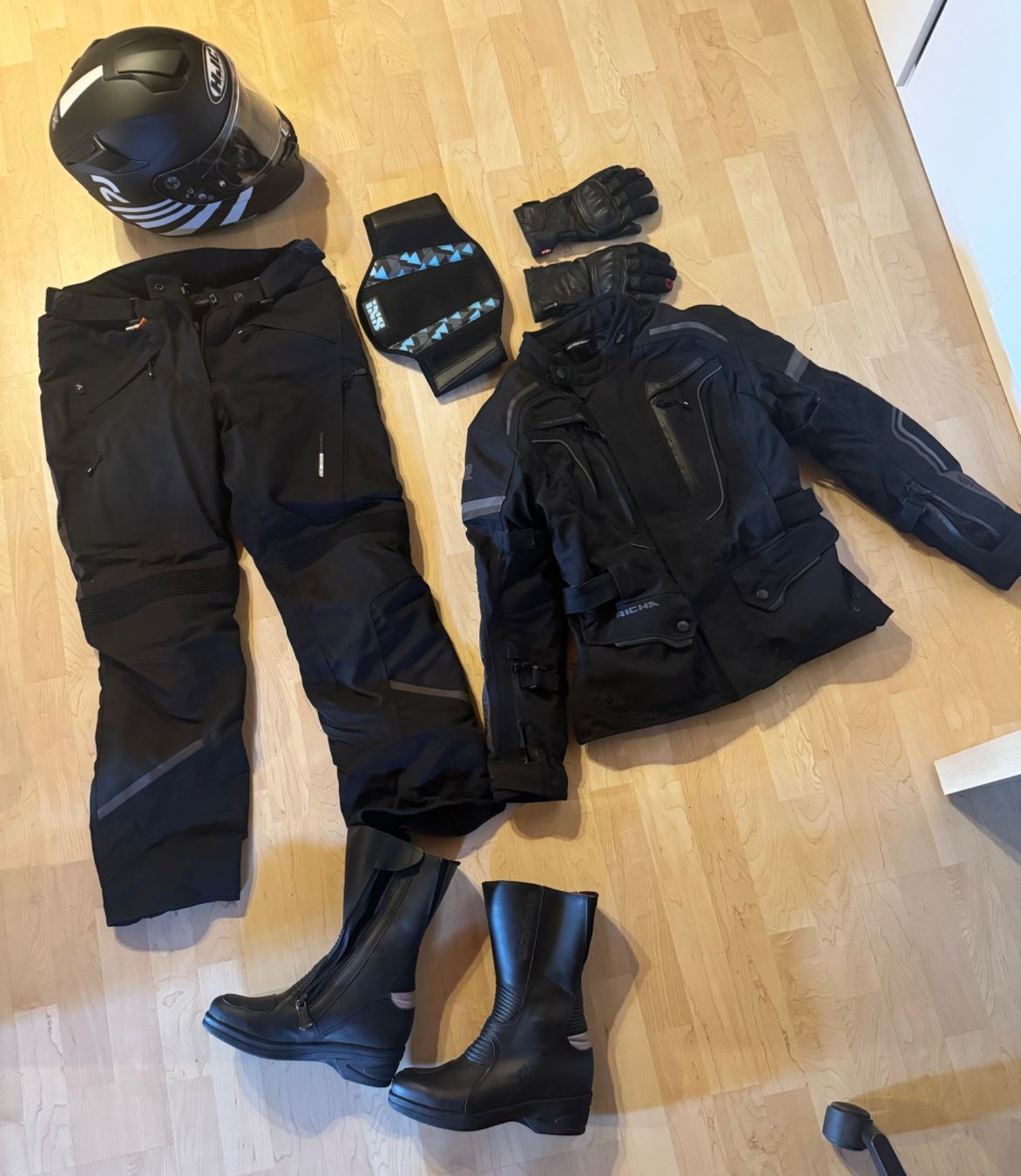 Lotti di vestiti: Komplette Töffausrüstung ungebraucht – Nuovo e nell'imballaggio originale da Erlenbach ZH venduto da Winkel1000