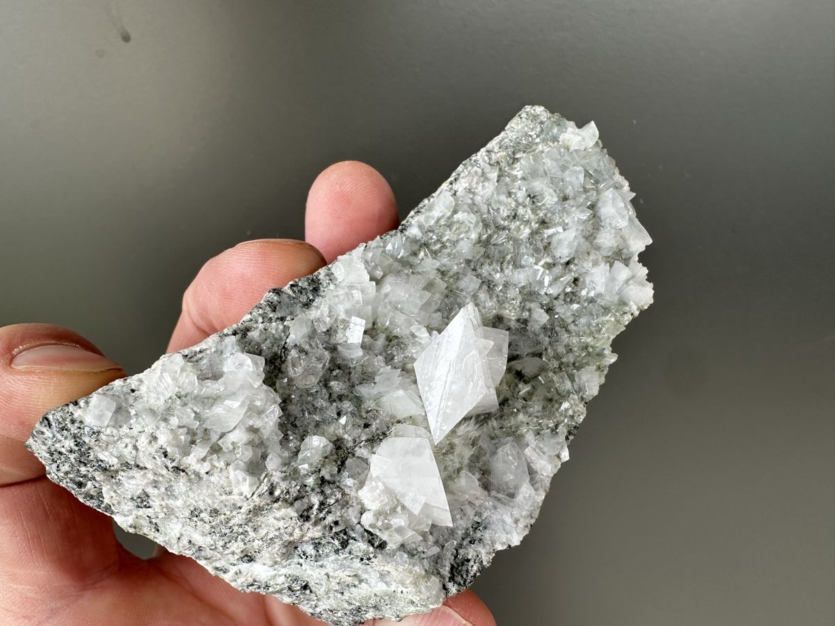Minerali & Pietre curative: Adular Amiant Quarz Maderanertal – Usato da Oberuzwil venduto da Crystall0 4