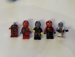 Lot de 5 figurines Lego Ninjago avec accessoires divers