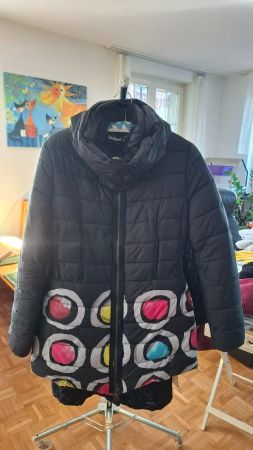 Desigual Steppjacke / Puffer Jacke Schwarz mit bunten Punkte