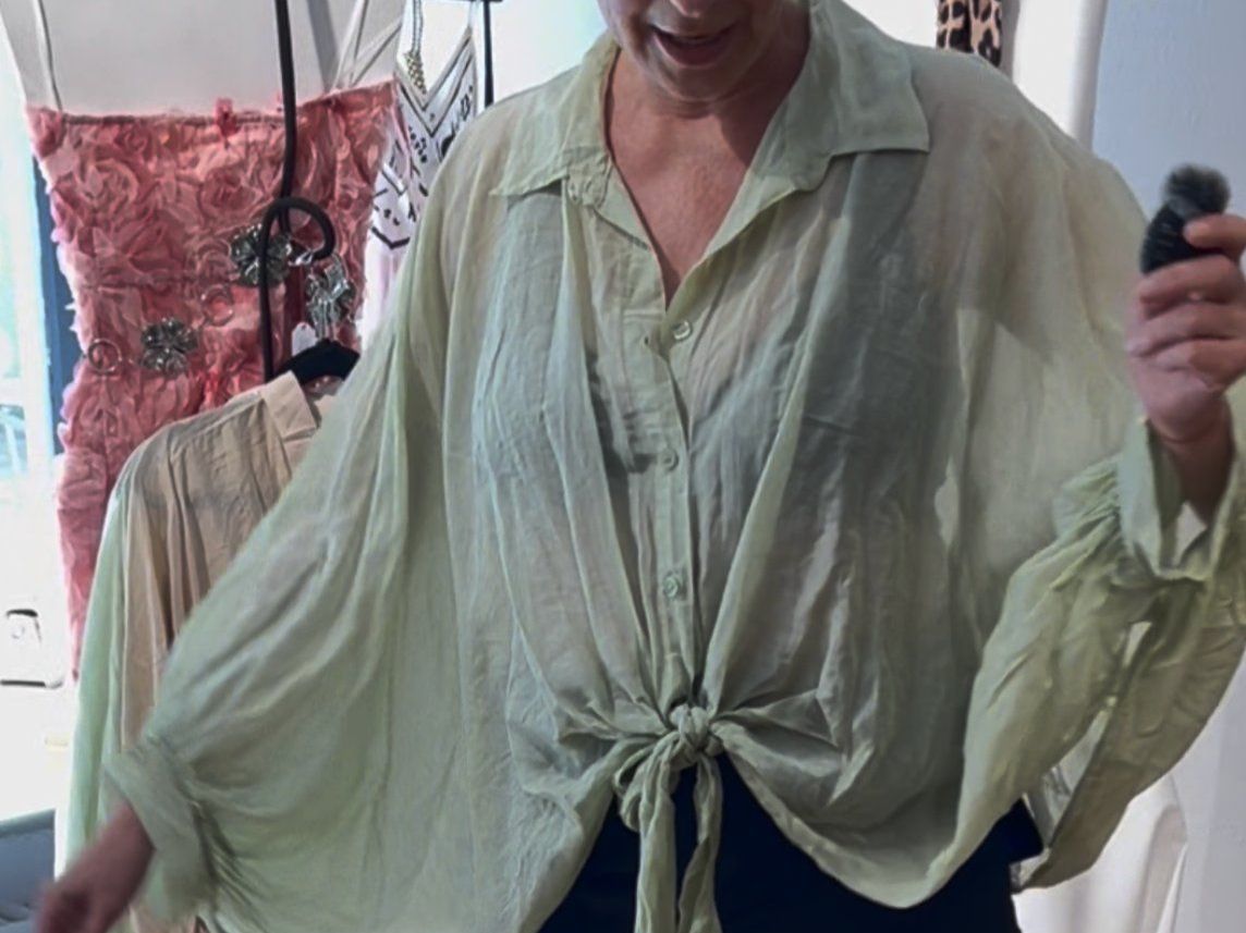 Blusen: Halbtransparente Binde-Bluse mit Ballon-Ärmeln - 20% Seide – Neu und originalverpackt aus Zürich von Naebeli 3