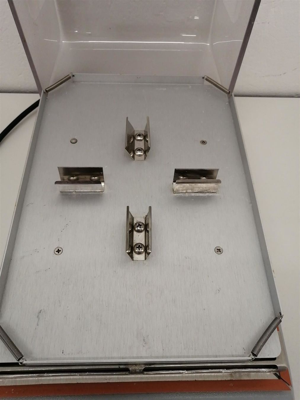 Accessori da laboratorio: VWR incubating  Microplate Shaker – Usato da Niederdorf venduto da LeptonAG_Labor 2