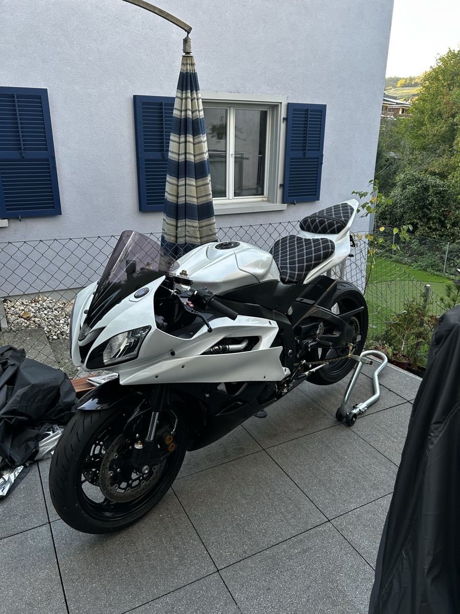 Accessori per altri veicoli: Yamaha R6 RJ11 mit MFK – Usato da Sissach venduto da Frecce3colori 3