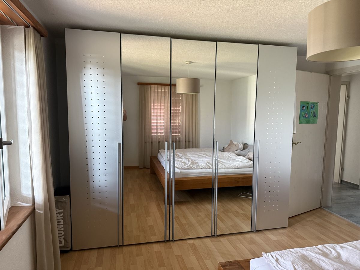 Armadi: Kleiderschrank  – Usato da Langenthal venduto da Bacardi7