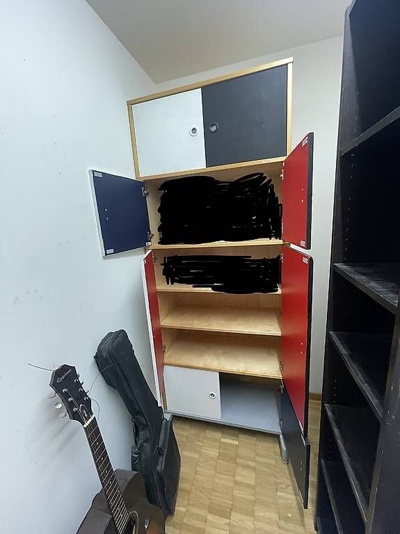 Armadi: Angemalter IKEA Schrank  – Usato da Zürich venduto da Heavymattal 1