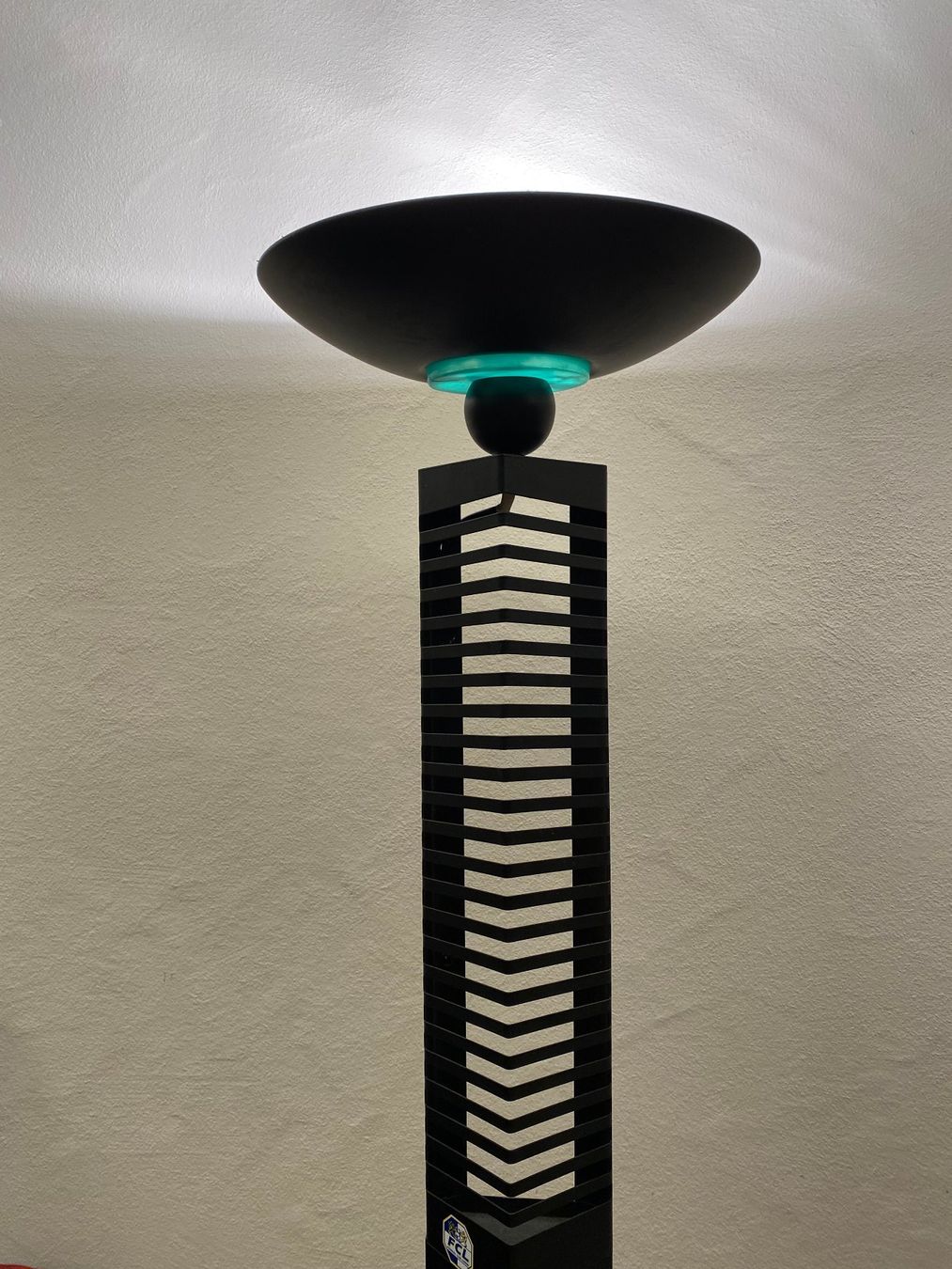 Lampade: Stehleuchte / Stehlampe Schwarz Deckenfluter inkl.CD Ständer – Usato da Kastanienbaum venduto da Muenchnerkindl1