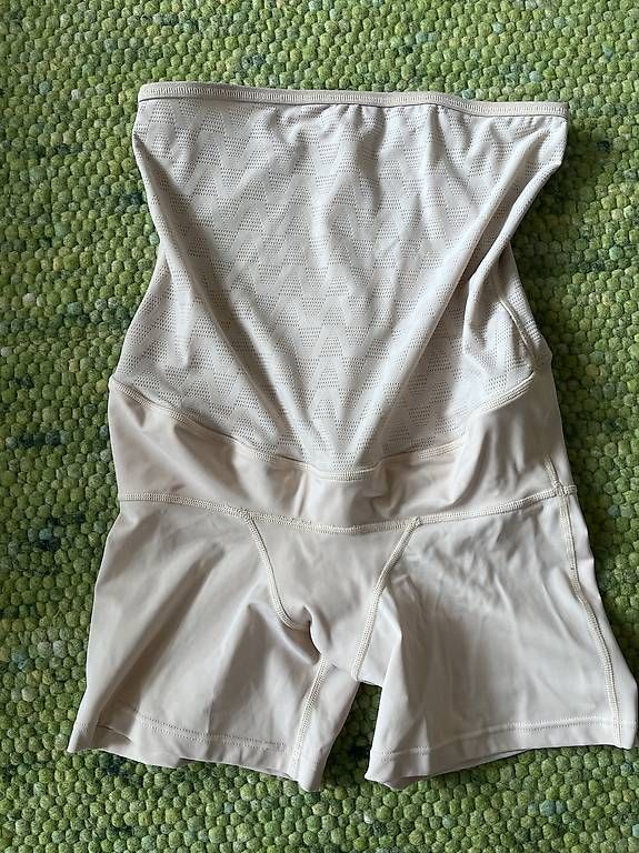 Pantaloni: SRC Pregnancy Shorts XS – Usato da Romanshorn venduto da sabe4