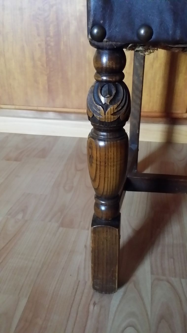 Stühle: Antique Gothique chaise bois et cuir – Gebraucht aus Tavannes von Alkatra-kkk666 1