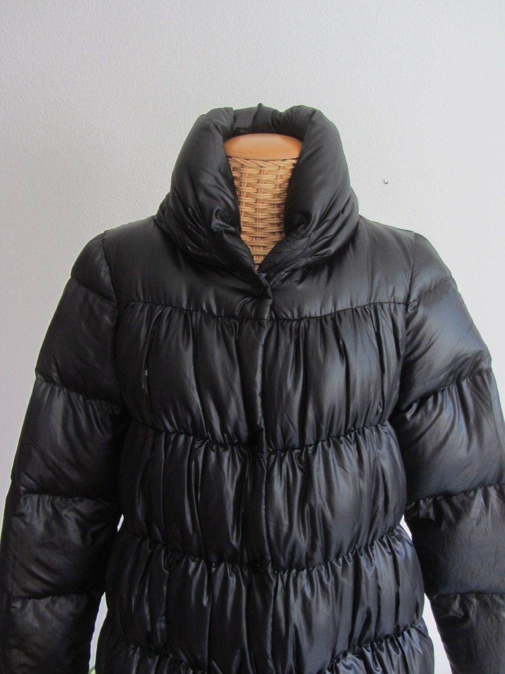 Zara Giacche: ZARA - Daunenjacke schwarz XS – Usato da Zürich venduto da Diazaio 1