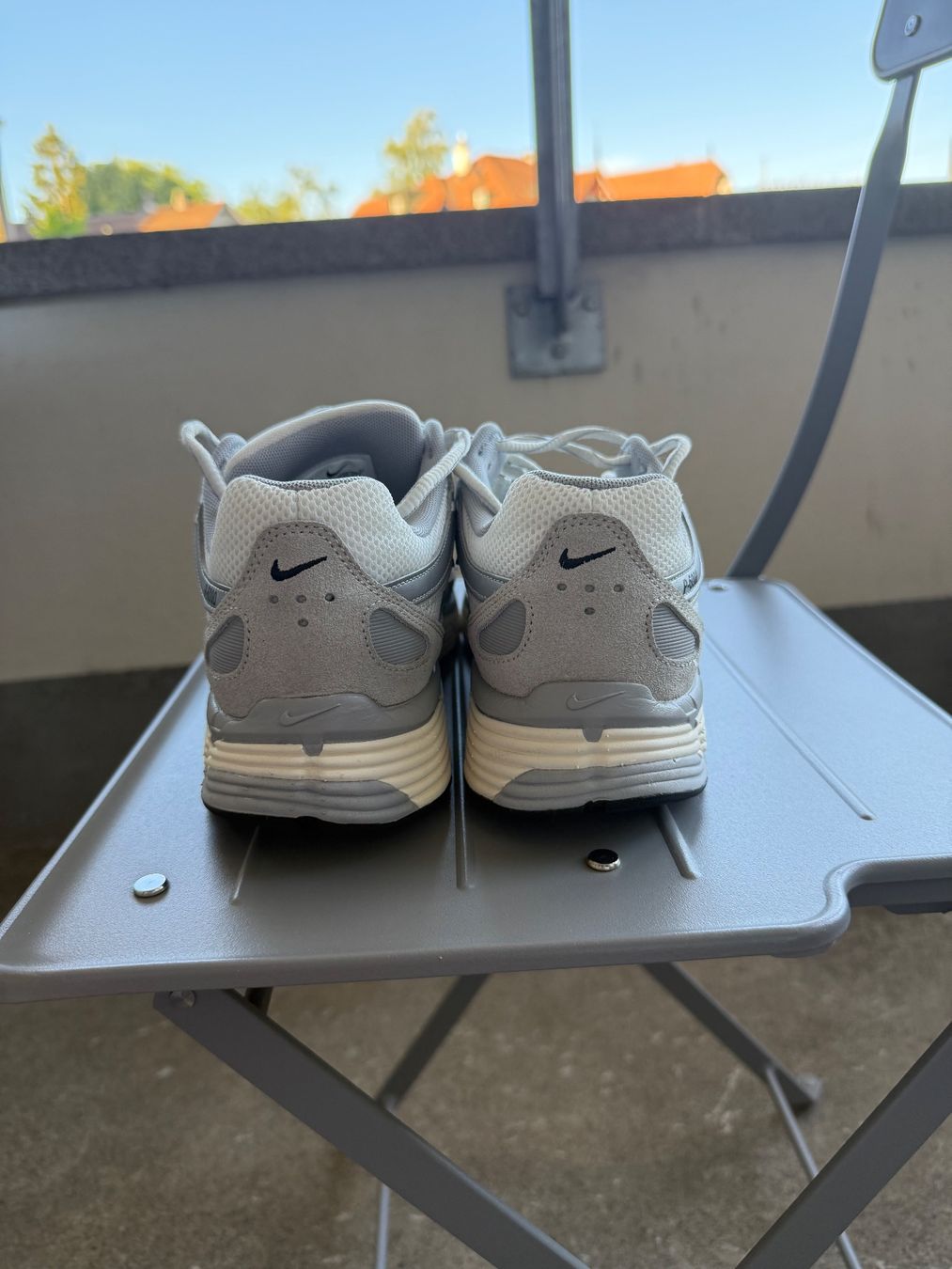 Nike Scarpe da uomo: Nike P-6000 US 9.5 / EU 43 weiss / silber / grau – Nuovo (secondo la descrizione) da Bern venduto da samuelmeier94 2