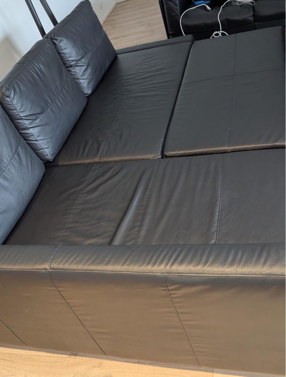Sofas: Schwarzes Ledersofa mit Bettfunktion und Stauraum – Gebraucht aus Regensdorf von Jackone 1