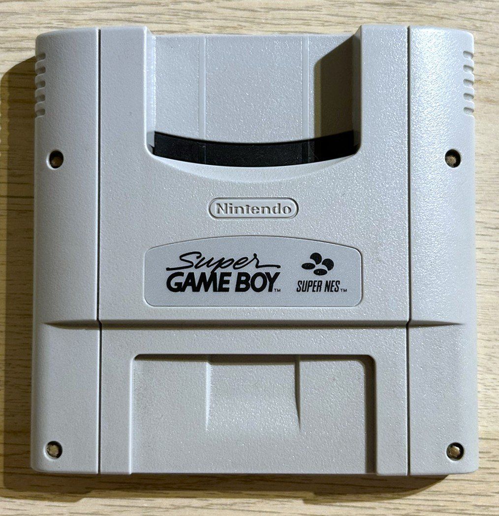 Nintendo Giochi: Super Game Boy Adapter Super Nintendo SNES – Usato da St. Gallen venduto da Alpine.Arcade