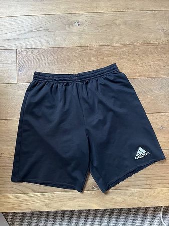 Kurze Adidas Turnhose