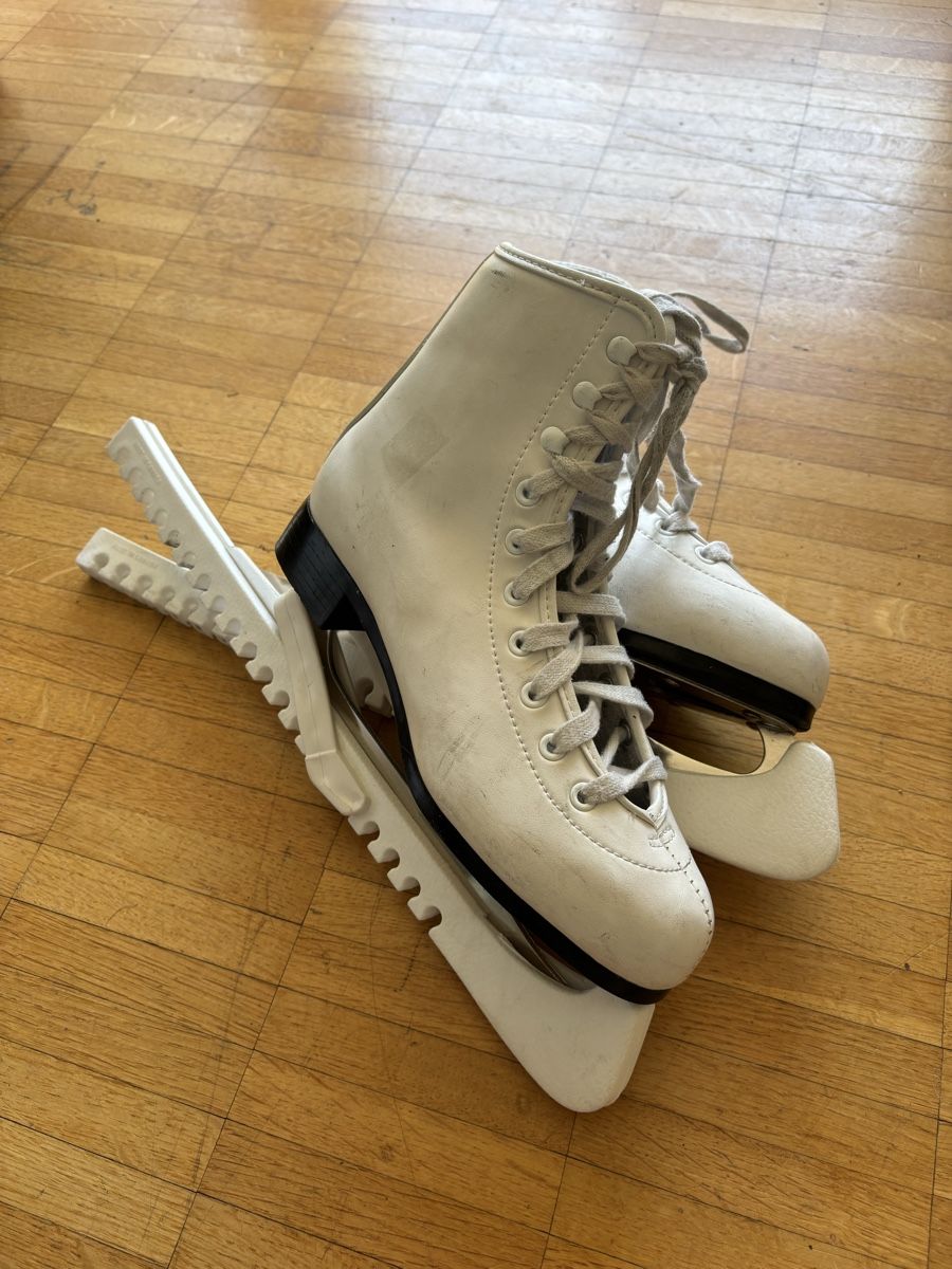 Pattini da ghiaccio: Patins à glace 35 – Usato da Neuchâtel venduto da mar_6wvv