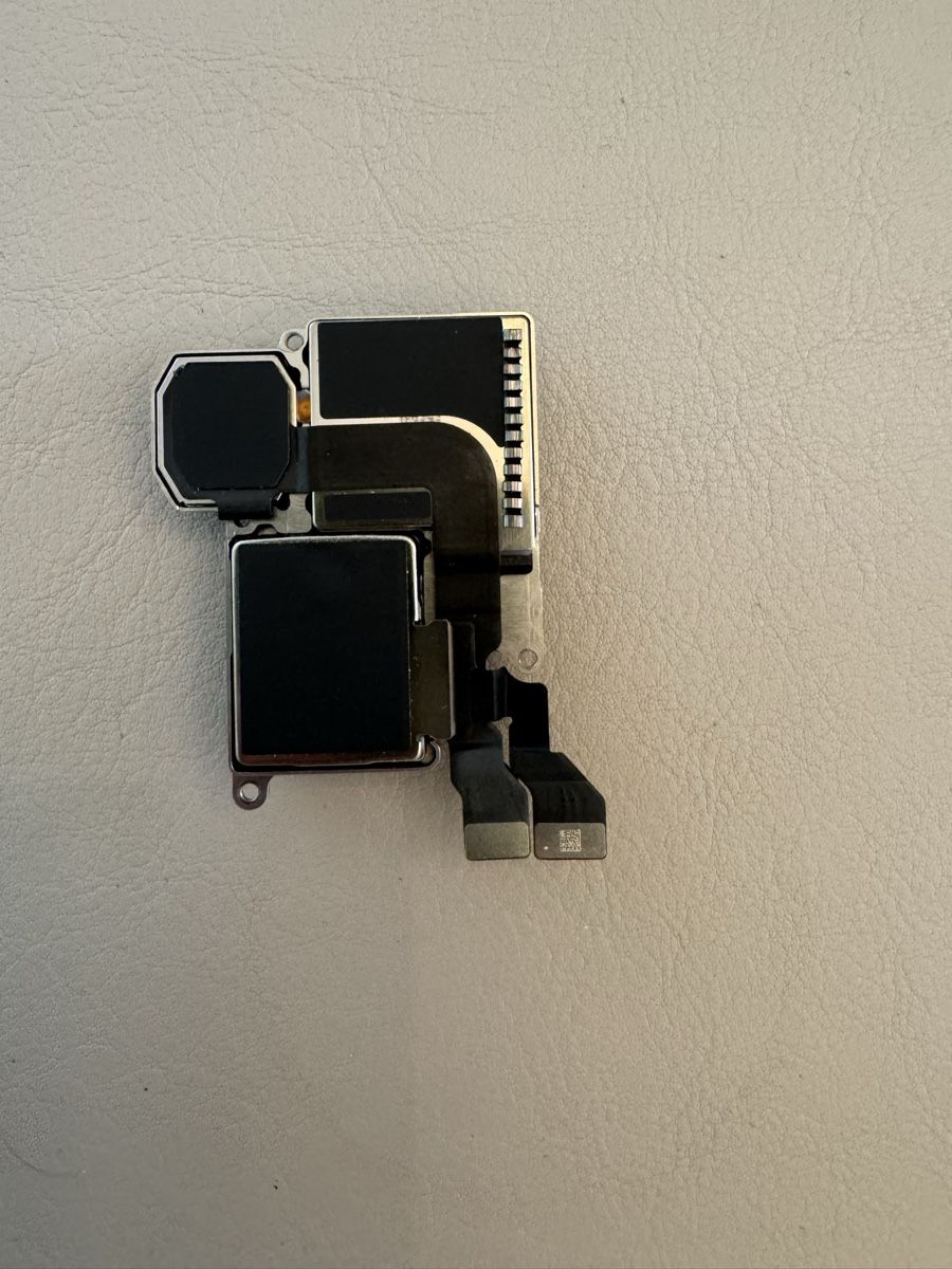 Apple Telefoni cellulari / Smartphones: Apple iPhone 15 Pro Kamera Modul Rückseite Original – Difettoso da Adliswil venduto da Busys 1