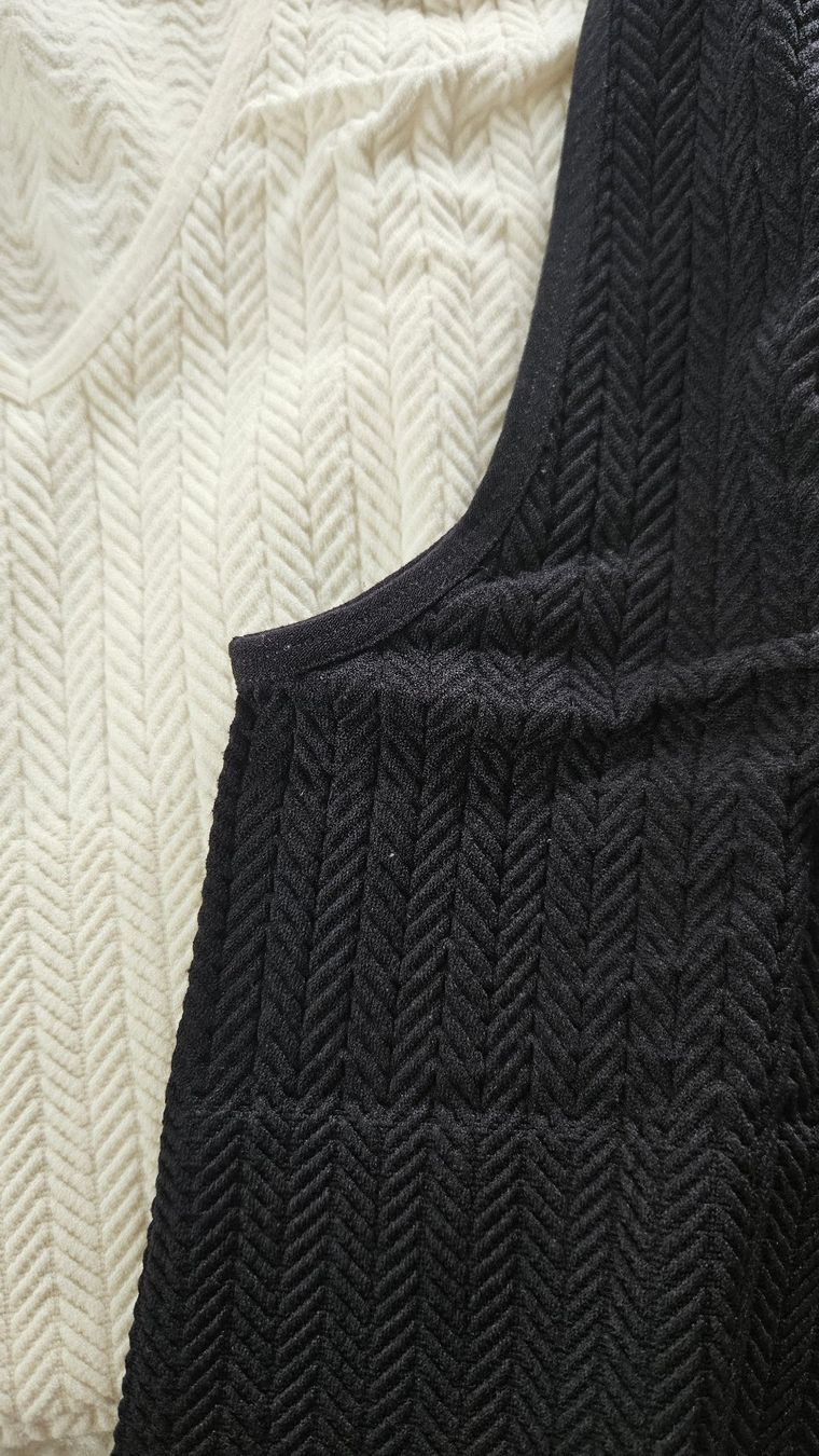 Stradivarius Top: 2er Set Tops mit Herzausschnitt, Gr.S – Usato da Hettlingen venduto da Leaena279 4