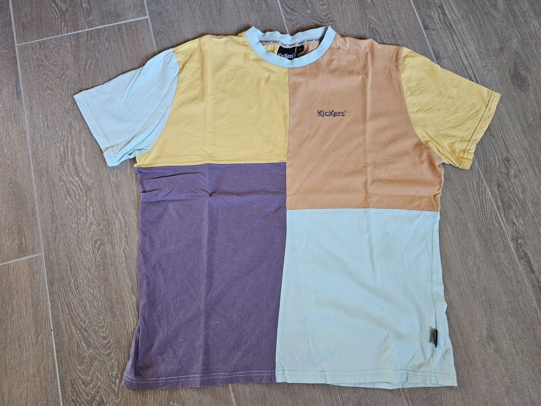 T-shirt: T-shirt KICKERS (L) – Usato da Arveyes venduto da sape.online