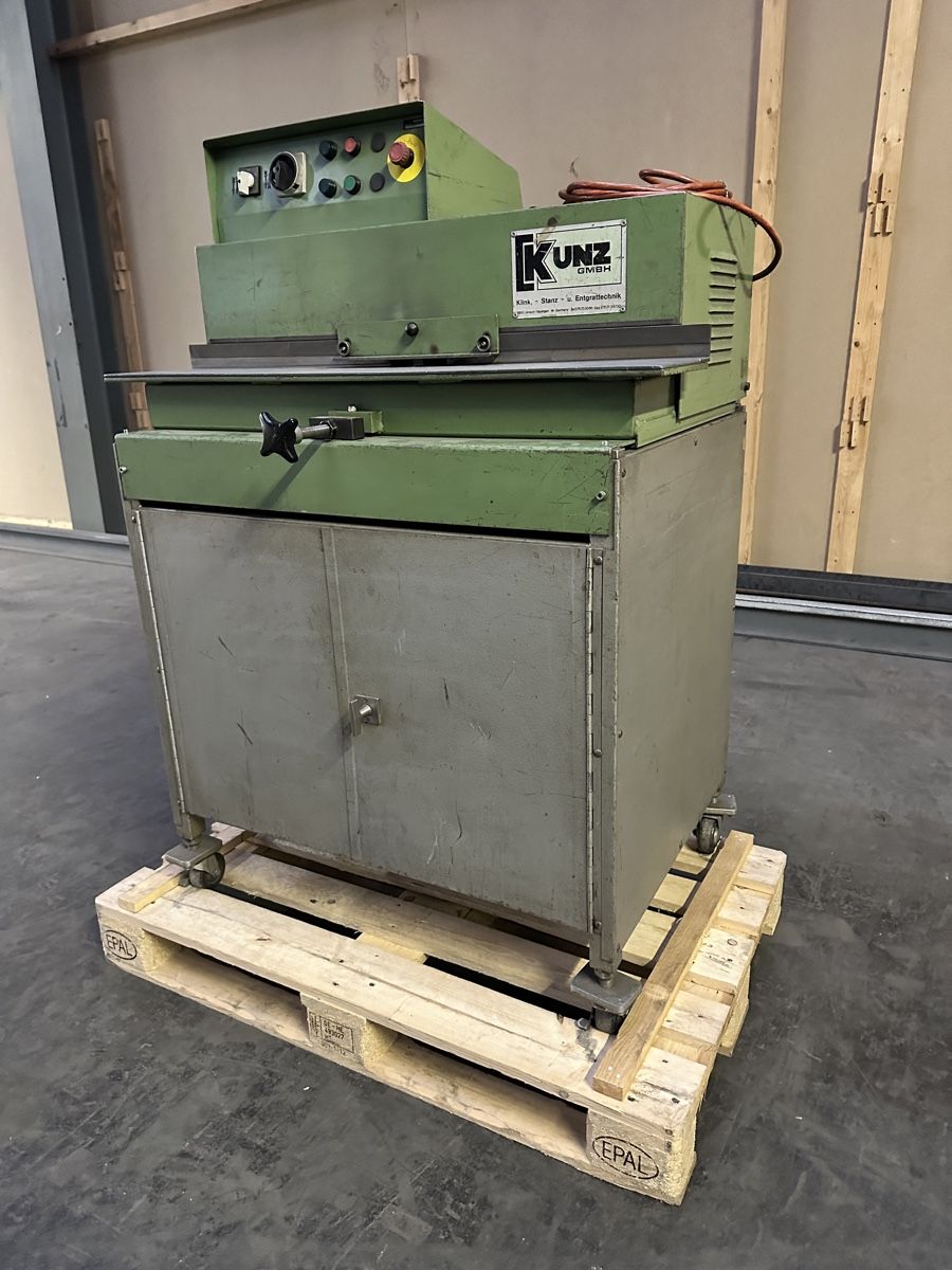 Tutte le macchine: Blechkantenversäuberungsmaschine Kunz K5 – Usato da Basel venduto da MaschinenSchweiz 1