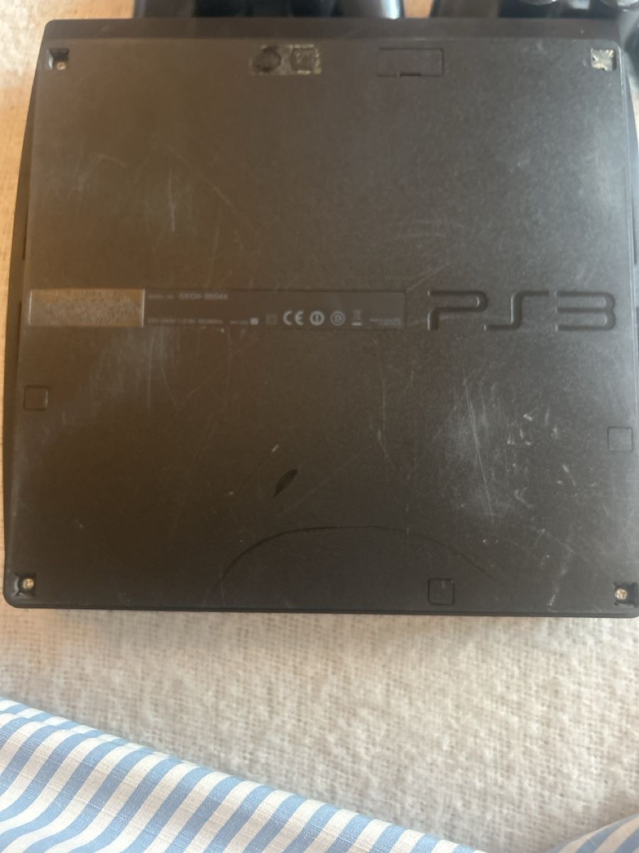 Sony Console: Sony Playstation 3 PS3 Konsole mit 2 Controllern – Usato da Fischenthal venduto da Victoria_fischenthal 2