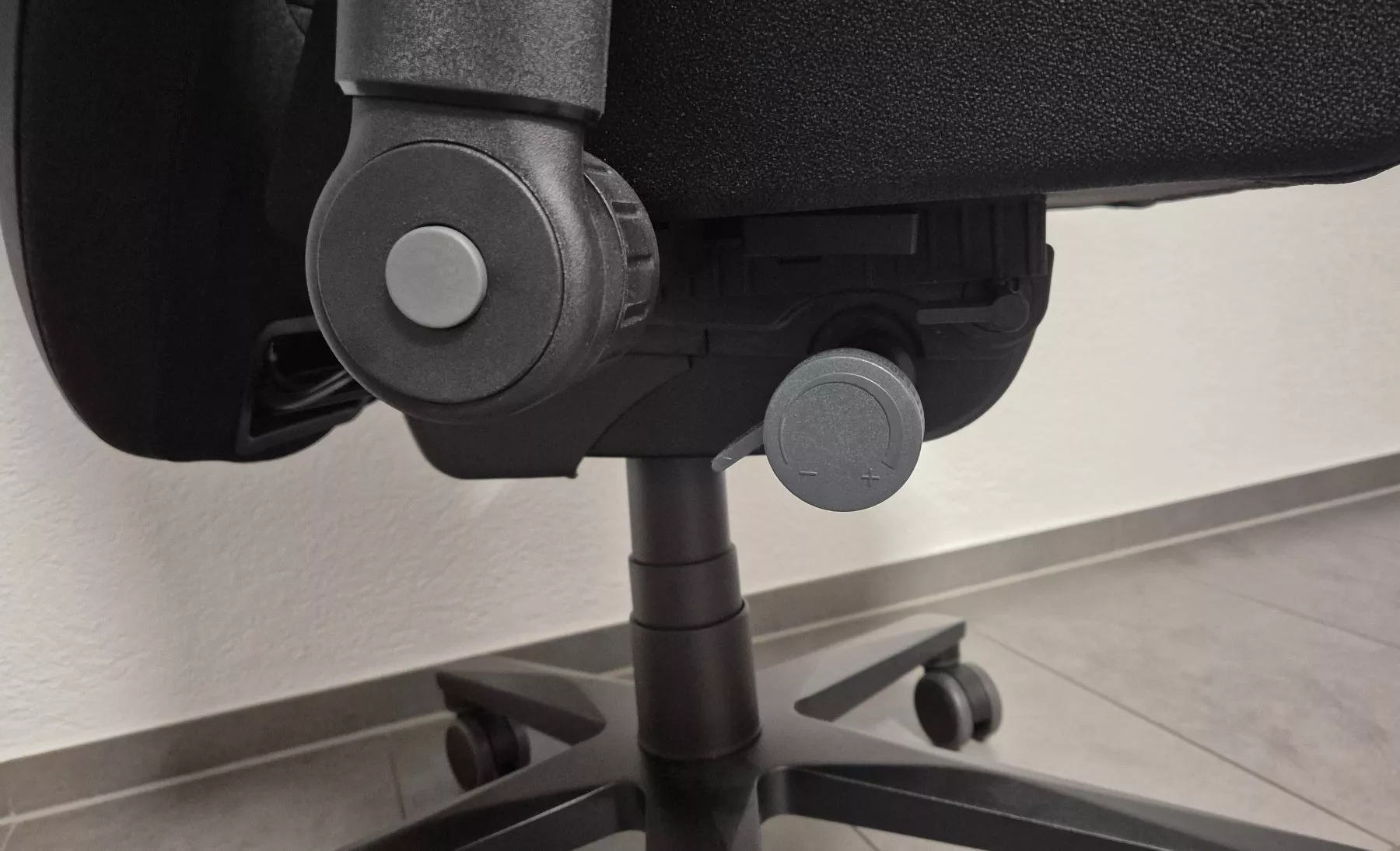 Chaises: BACKFORCE ONE PLUS ALLBLACK STOFF – D'occasion à Lyss par Patri32 5
