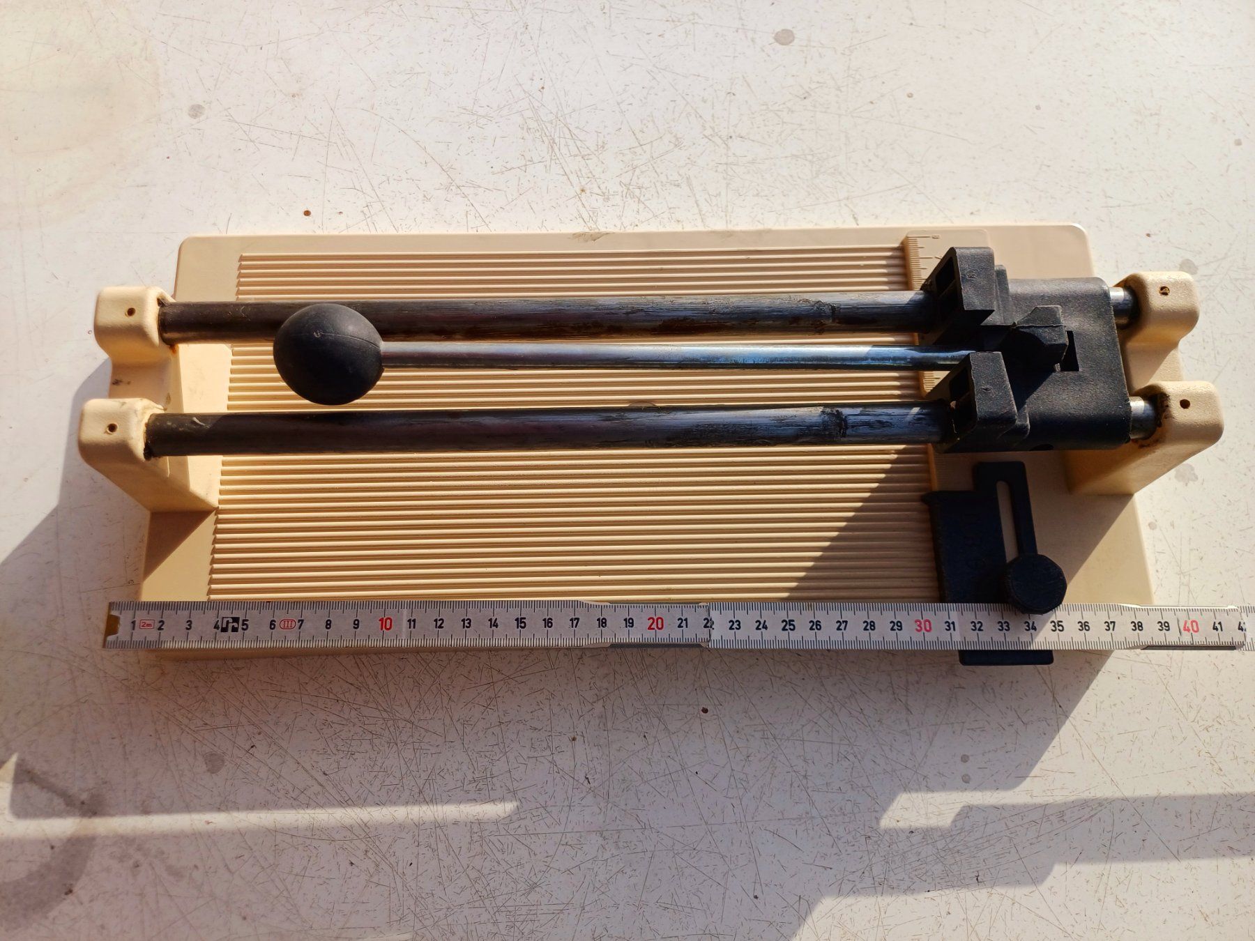 Tous les outils: Hand Fliesenschneideaparat Solingenen – D'occasion à Kloten par Juanita3 3