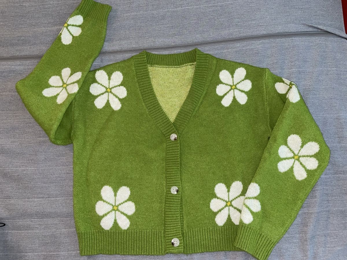 Maglioni & Felpe: Grüne Strickjacke mit Blumenmuster, 13-14 J – Nuovo (secondo la descrizione) da Rüfenacht BE venduto da Edinas_shop