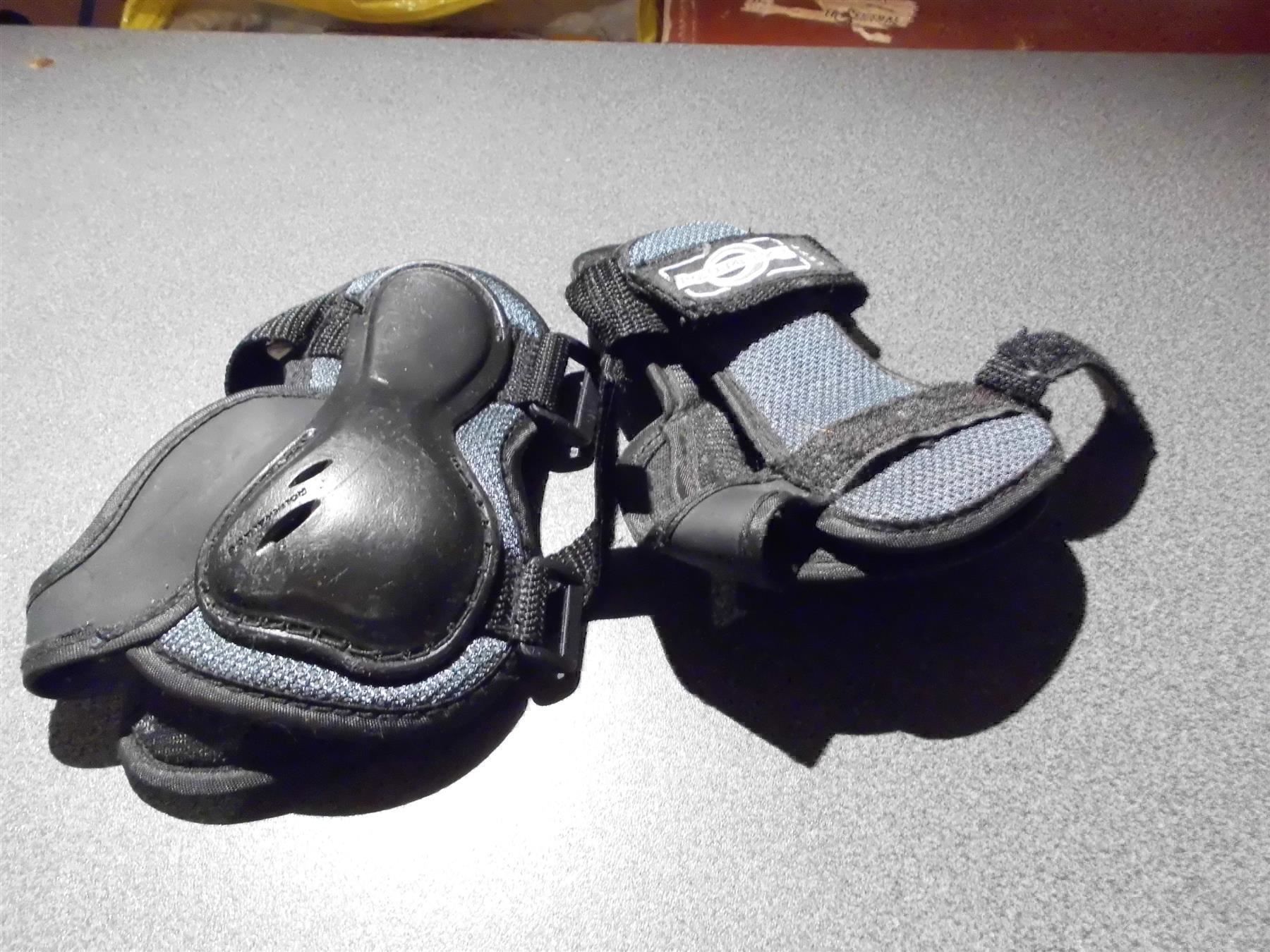 Patins à roul. & inline: Rollerblade Wrist Guard Grösse M, schwar – D'occasion à Zürich par Motzkuh