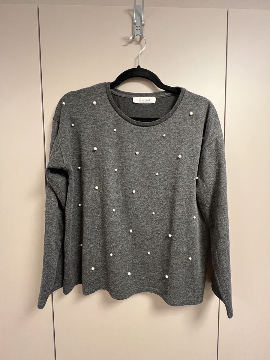 Promod Blusen: Grey Promod sweater with pearls – Gebraucht aus Prangins von ale_f88f