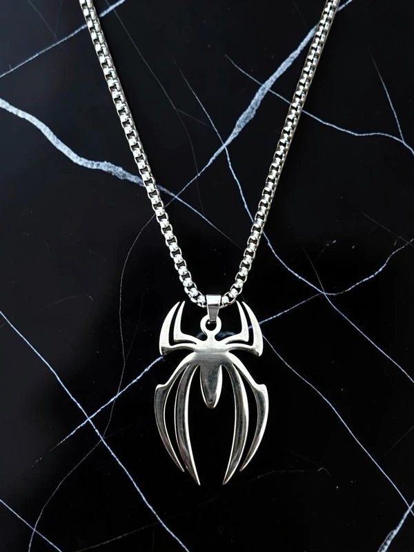 Colliers: Halskette Spiderman Edelstahl mit Kette – Neuf (Voir description) à Riddes par flo_ngl8